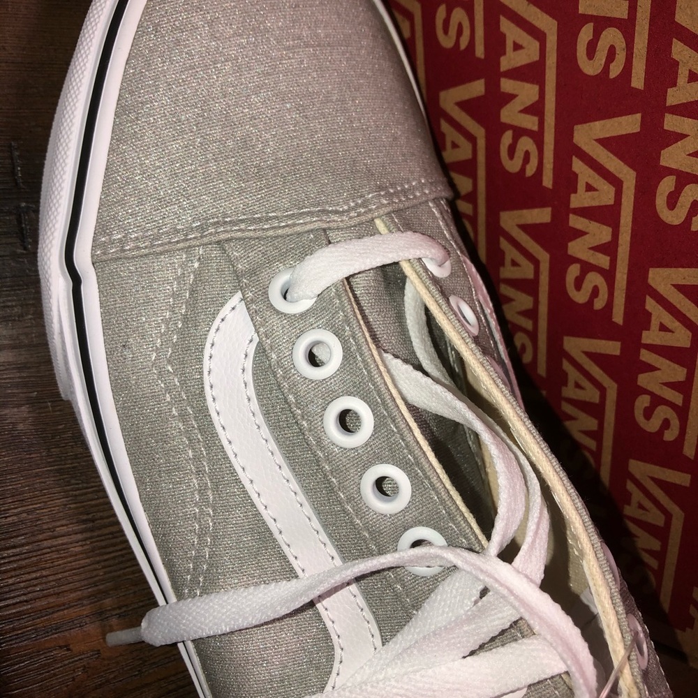 Vans - Picture 3 of 5